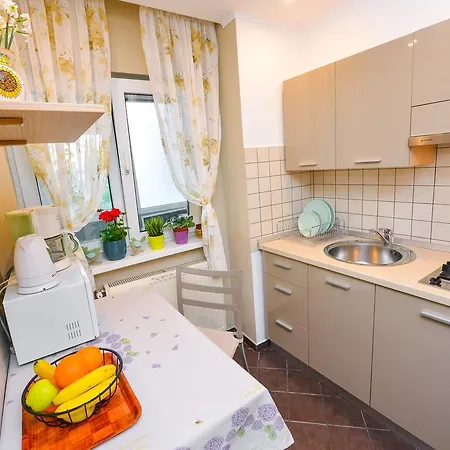 Romana Lahovary * Bukarest