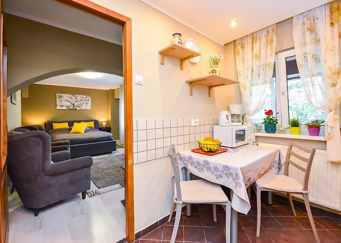 Romana Lahovary * ブカレスト