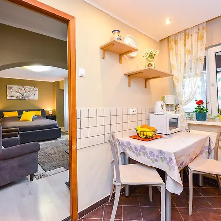 Romana Lahovary * Bucureşti